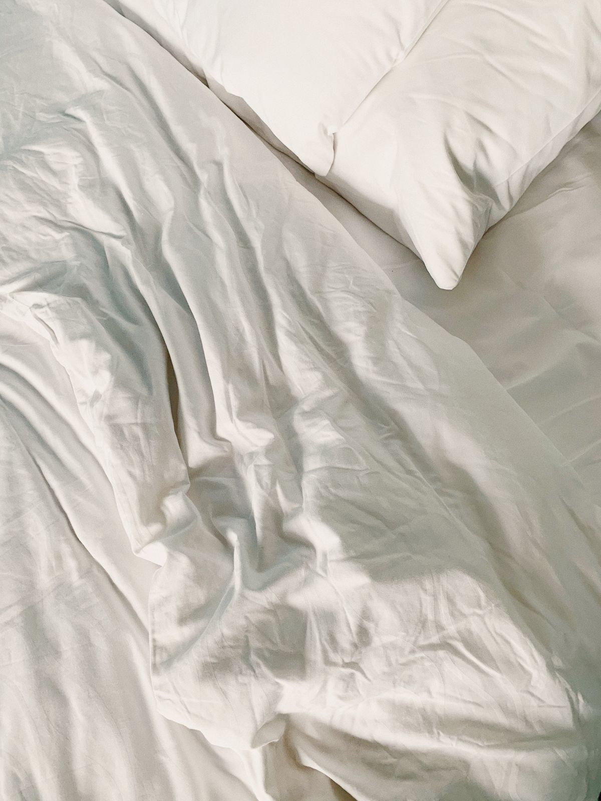 White cotton bedsheets and pillow